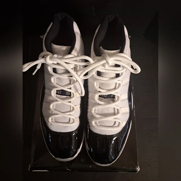 Jordan 11 Retro High Concord Men's Sneakers Size 13.